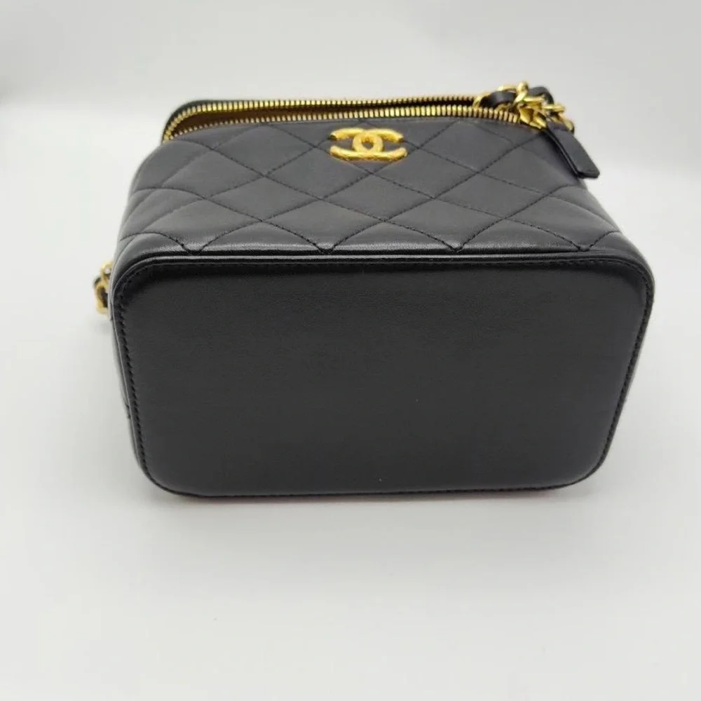 Chanel Jewelled spellout Bangle top handle Black Quilted Lambskin Vanity Bag - Picture 5 of 9